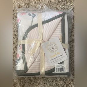 Burt’s Bee baby reversible blanket